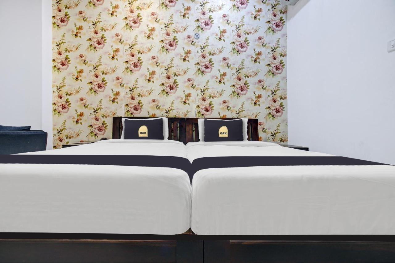 Townhouse Oak 46940 Hotel Vrindavan Sultanpur  Bagian luar foto