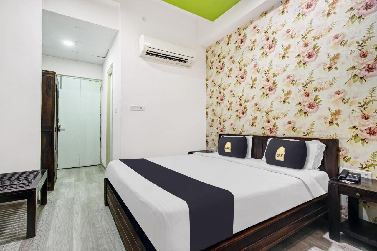 Townhouse Oak 46940 Hotel Vrindavan Sultanpur  Bagian luar foto