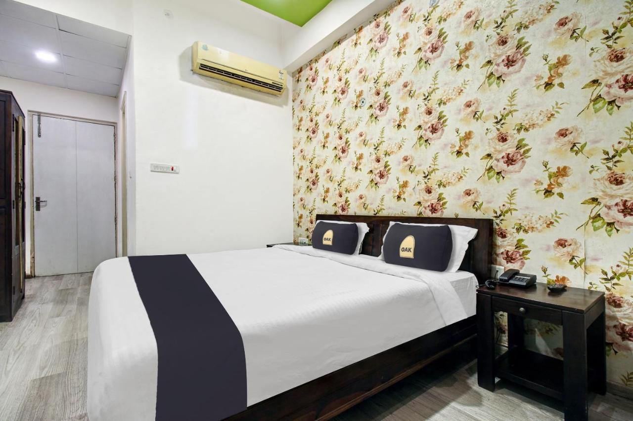 Townhouse Oak 46940 Hotel Vrindavan Sultanpur  Bagian luar foto