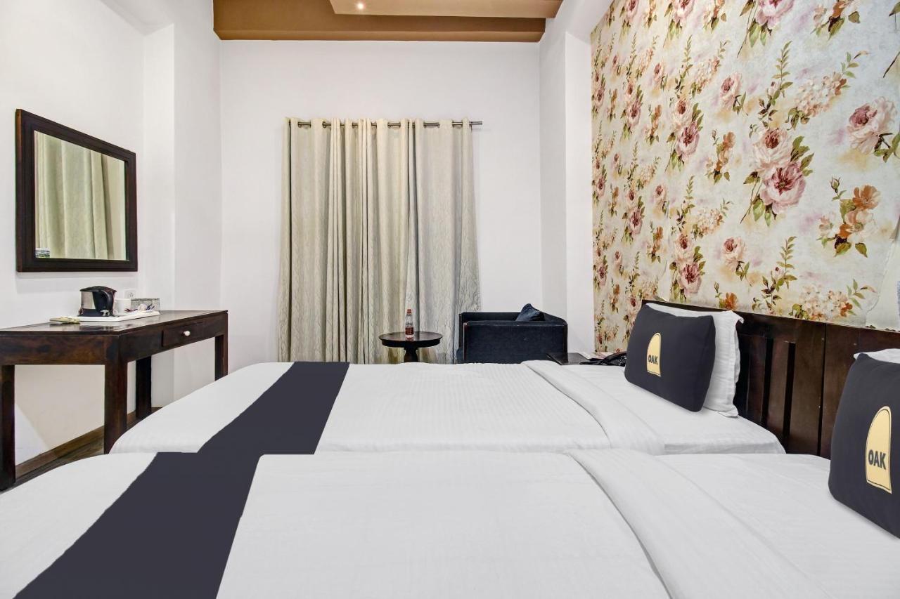Townhouse Oak 46940 Hotel Vrindavan Sultanpur  Bagian luar foto