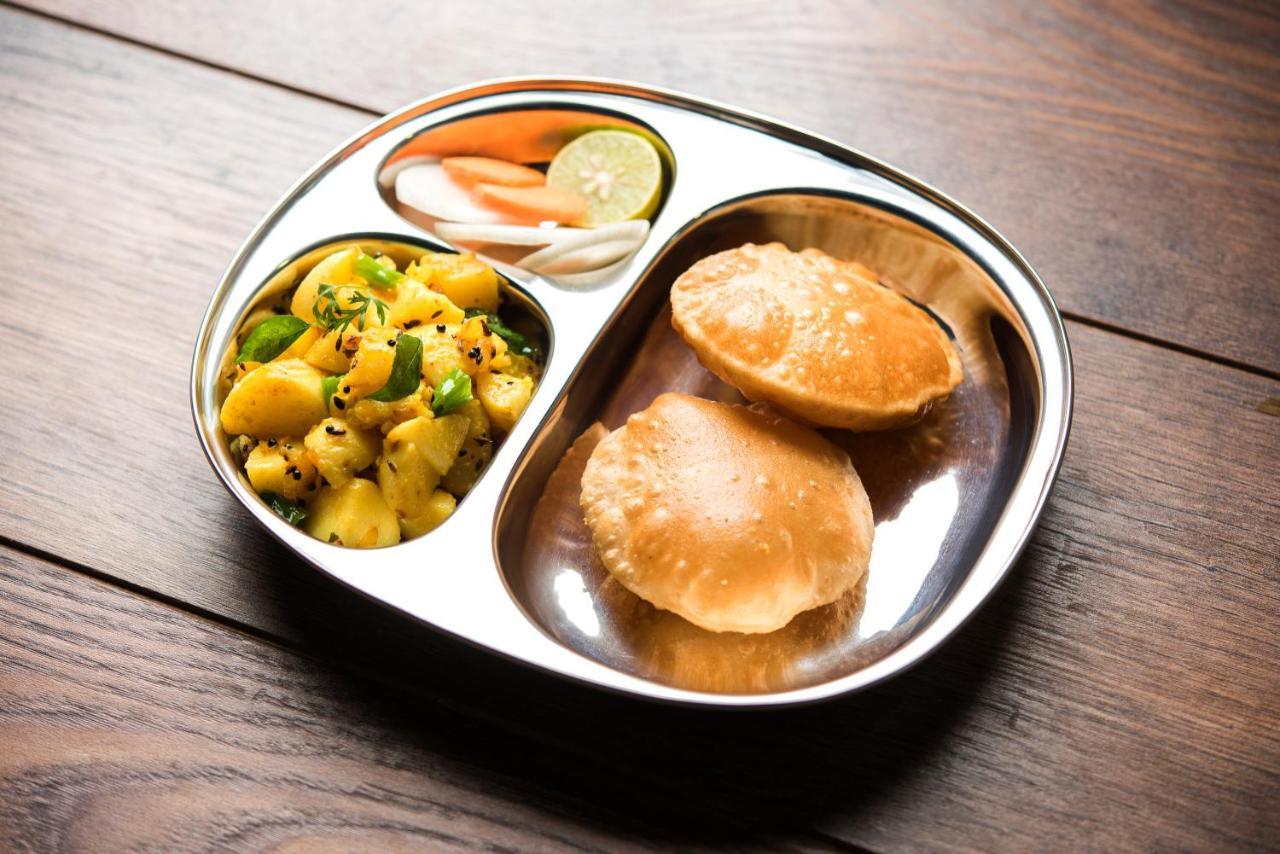 Townhouse Oak 46940 Hotel Vrindavan Sultanpur  Bagian luar foto